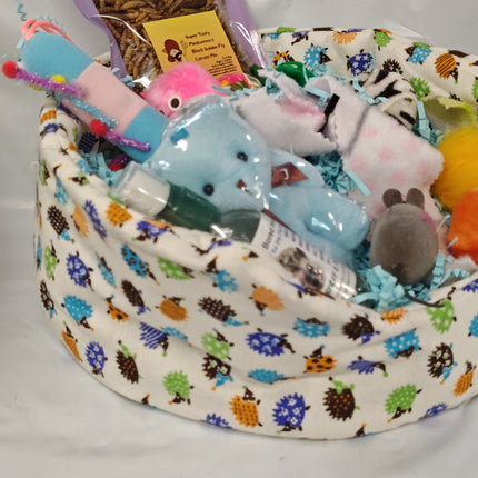 Cuddle Cup dig Box  Lots of toys Great for Hedgehogs & Exotics